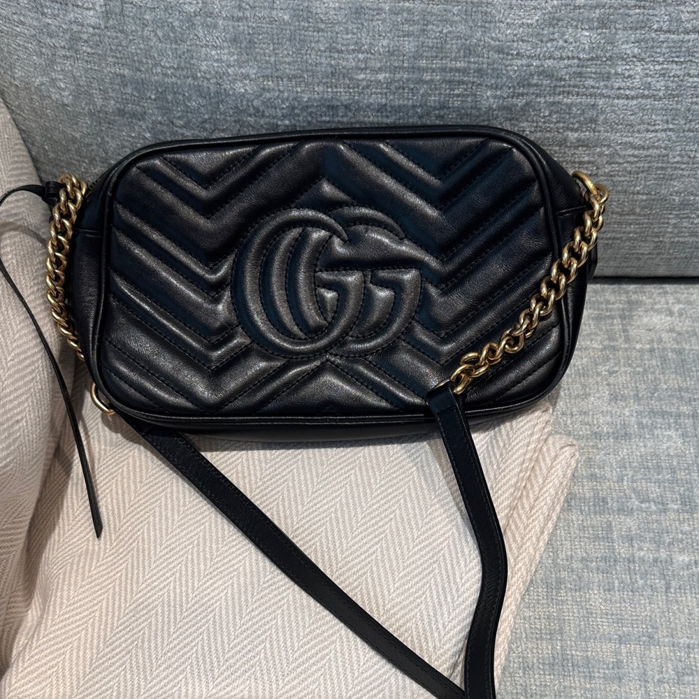 Gucci Black Chevron Crossbody Bag with Gold Logo - Picture 2 of 9